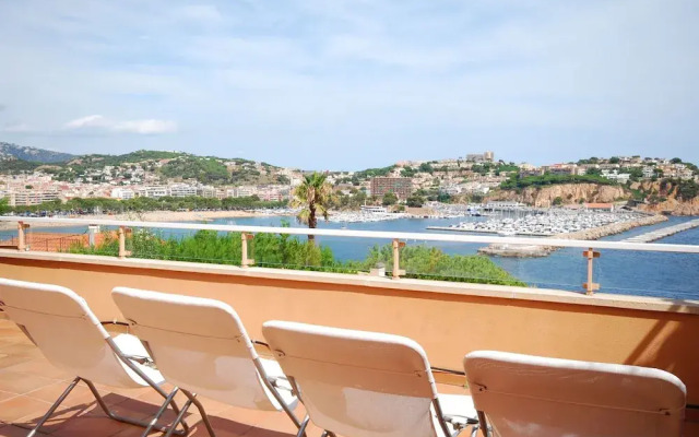 Apartment with joint pool and fantastic sea view