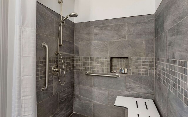 Super 8 Motel - Racine