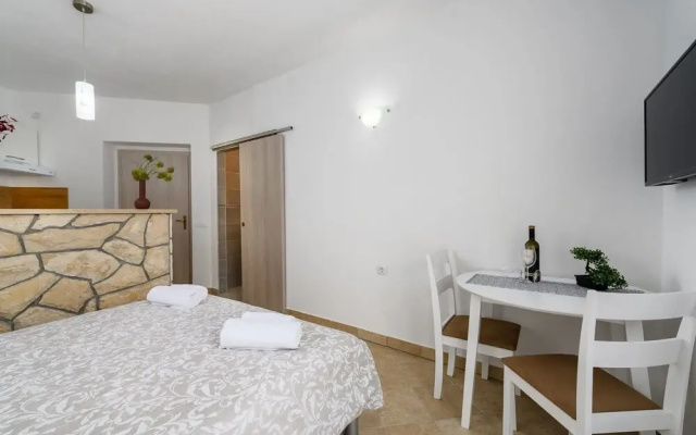 Studio in Drenje Near Beaches & Heated Pool