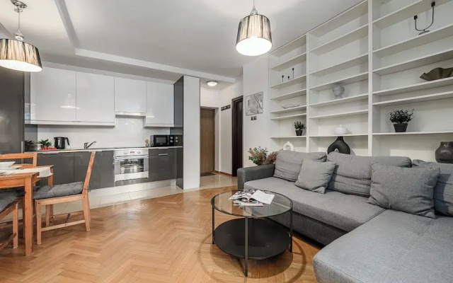 Lumina airy apartment with balcony