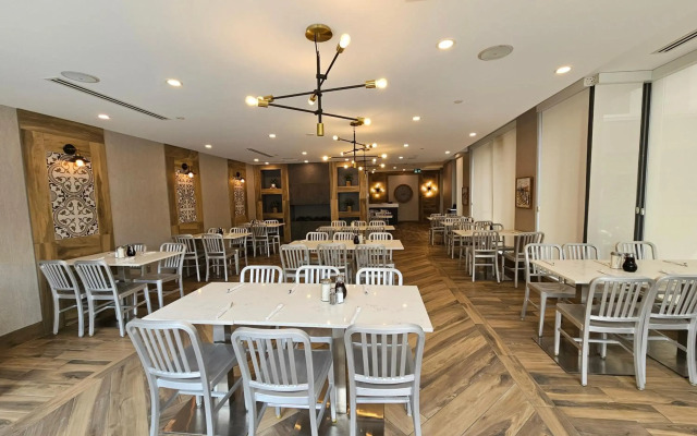 Vittoria Hotel and Suites