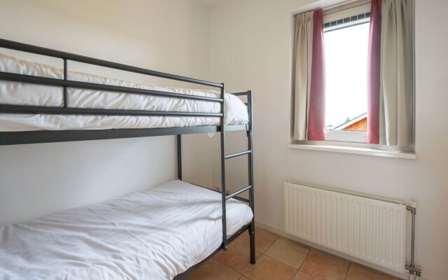 Tidy apartment with dishwasher, close to Amsterdam