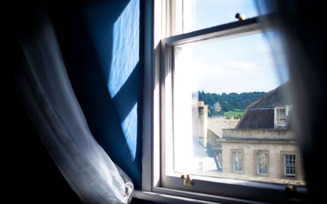 Impeccable 4-bed Apartment in Bath