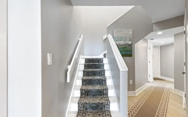 Private 3BR's at Palms by Hosteeva