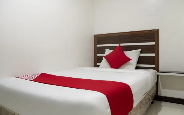 OYO 165 Circle-b Apartelle & Suites (Vaccinated Staff)