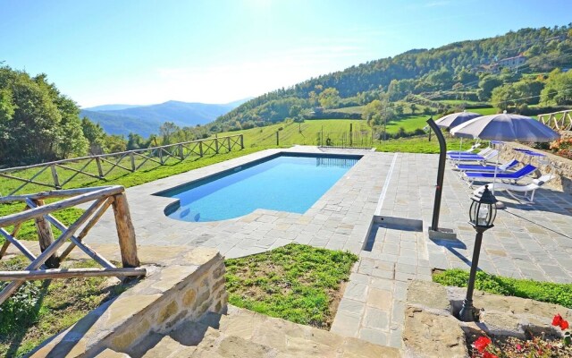 Villa with Private Pool near Cortona in Calm Countryside & Hilly Landscape