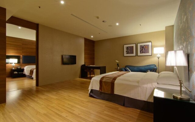 Grand Crystal Hotel
