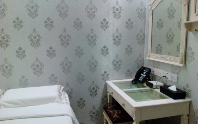 Jayleen 1918 Hotel