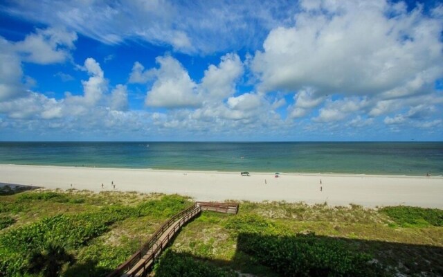 Som 503 - Somerset 2 Bedroom Condo by Redawning