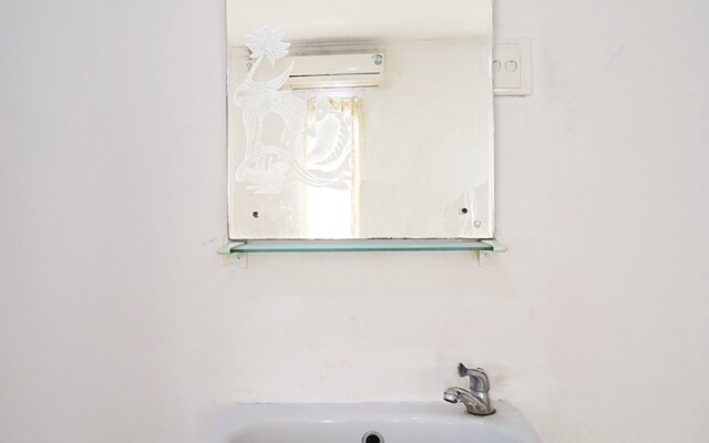 Capital O 2885 Hemra Hotel