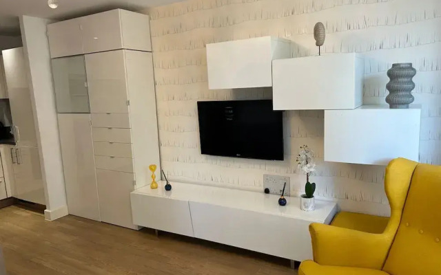 1-bed Apt, Sleeps 4, Central To Shops & Transport