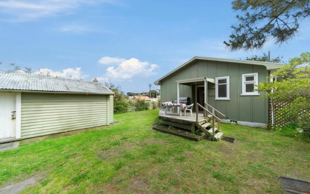 The Beach House - Kapiti Coast Holiday Home