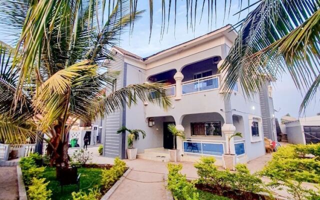 Star Light Apt #3 - The Retreat Apartments
