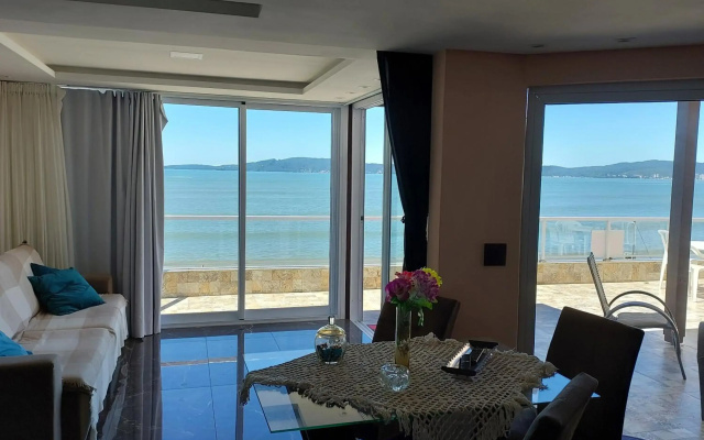 Apartamento de Cobertura frente para o mar Itapema