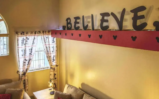 *Disney-15min away* Magical Mickey themed condo