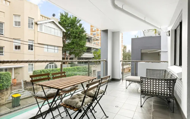 Lovely 2-bed With Balcony