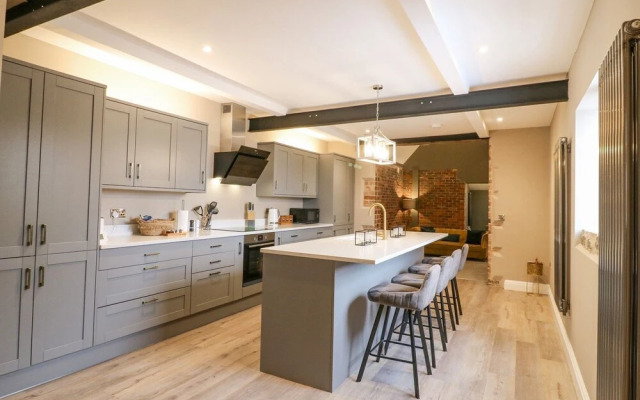 Hunters Lodge at Wildersley Farm