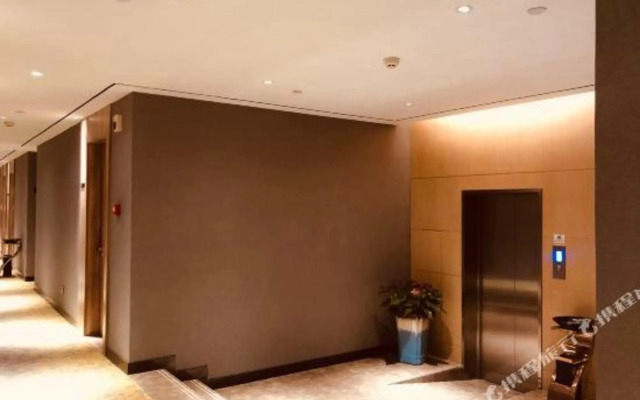 Super 8 (North Of Yihuan Mengcheng Road)