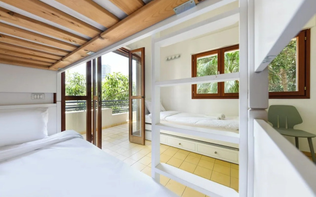 Spacious 3BR Penthouse w Rooftop