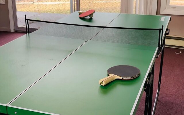 Private Fireside Nest on Huge Lot Near Old Town!