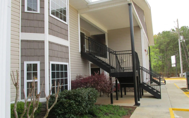High Falls Inn and Suites
