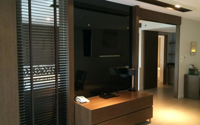 Season Five Hotel