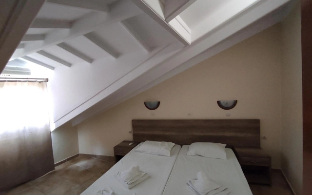 Kavos Plaza Hotel