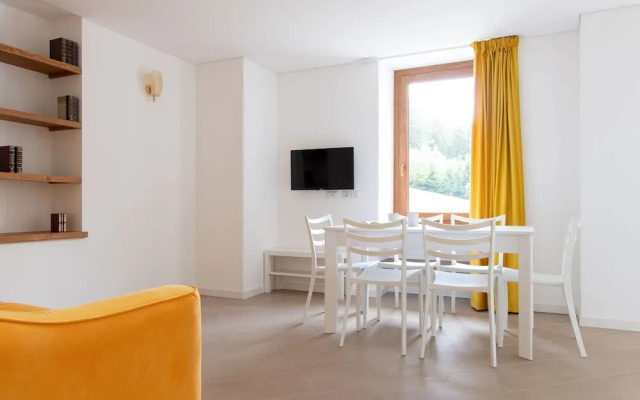 So-l563-tola35c2 - Villa Tola - Giallo