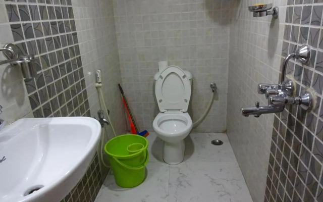 OYO Rooms Sealdah Near Entally Market