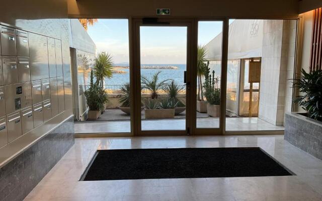 Somptueux appartement face à la mer