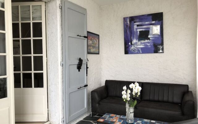 Aux Belles Vacances- Adult Only