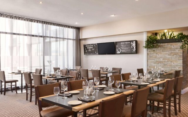 Travelodge by Wyndham Hotel & Convention Centre Quebec City