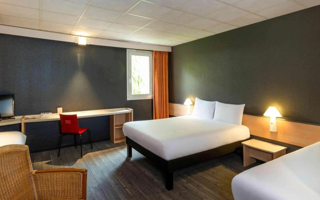ibis Lannion Cote de Granit Rose