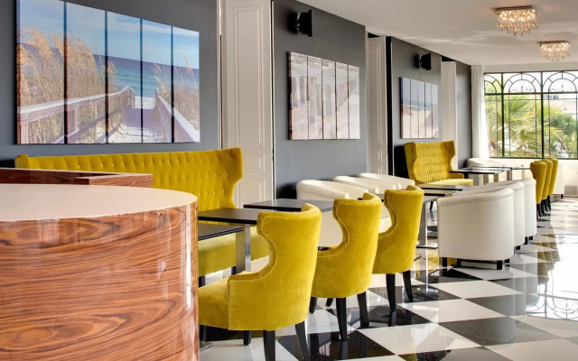 Grand Hotel Des Sablettes Plage, Curio Collection By Hilton