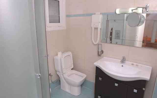 Central Cozy Apt 150m From Beach