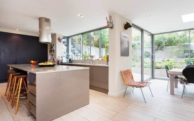Veeve - Clapham Garden