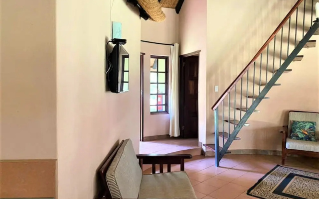 Family Lodge in Natural African Bush - 2113