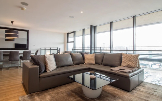 Stunning 3 BR Penthouse Apartment, River View