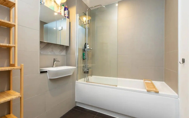 Modern Family Friendly 2 Bedroom Flat in Hackney Wick