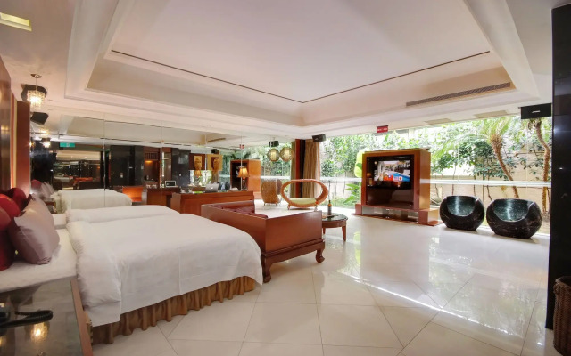 Q Motel