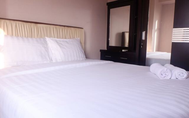 Kalibata Apartment With Sofa Bed Near Shopping Center