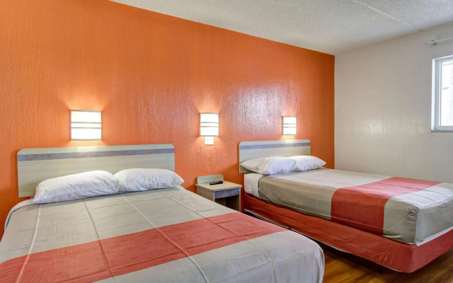 Motel 6 North Ridgeville, OH - Cleveland Intl Airport - N Ridgeville