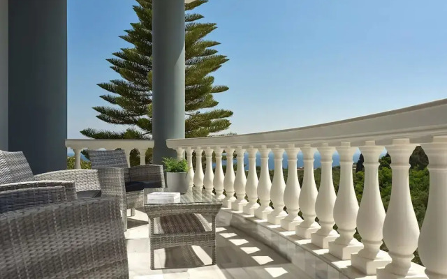 Mont Bleu Luxury Villa