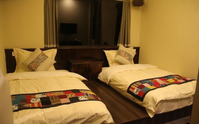 Buyi Hotel Resort Fuxian Lake