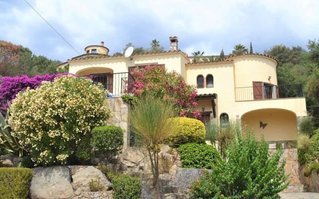 Beautiful holiday home in Calonge with private pool