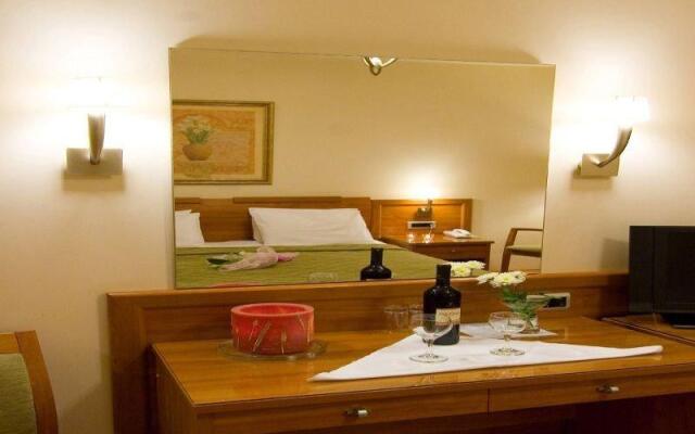 Lito Hotel