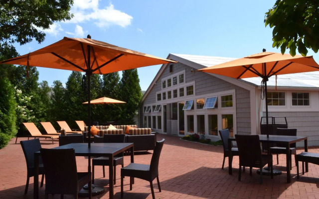 Courtyard By Marriott Cape Cod Hyannis