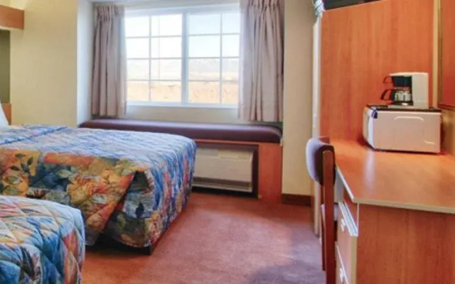Western Skies Inn And Suites
