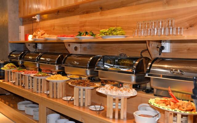 Tropical Forest Hostel & Apartments