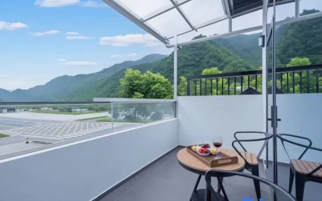 Huiquanju · Slogan · Resort Homestay (Chizhou Shitai Guniujiang Scenic Area) – Outside – Chizhou